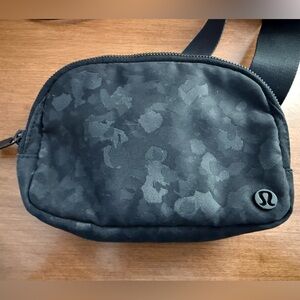 Lululemon hip pack